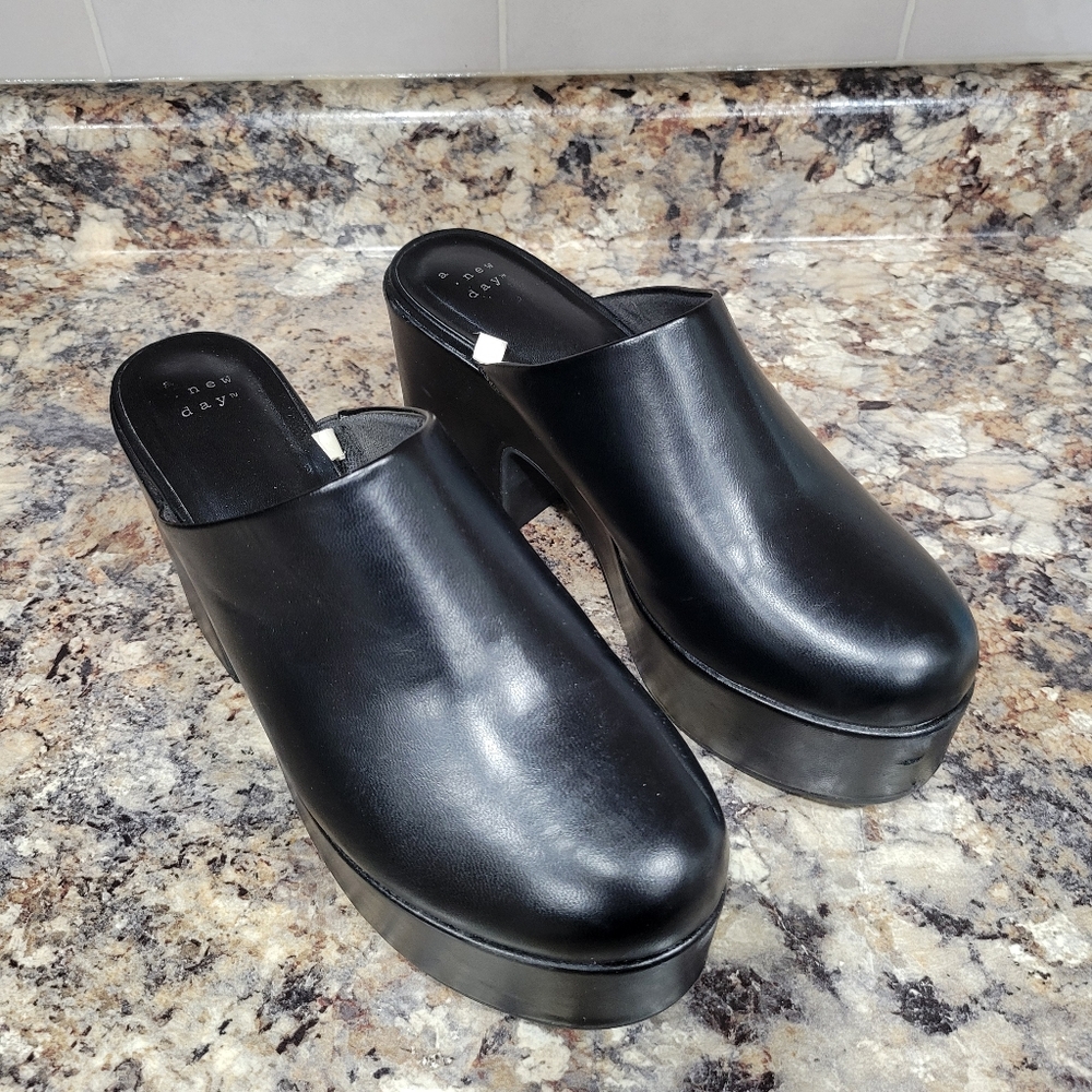 A New Day Cheyenne Platform Faux Leather Clogs; Size 8.5 Black